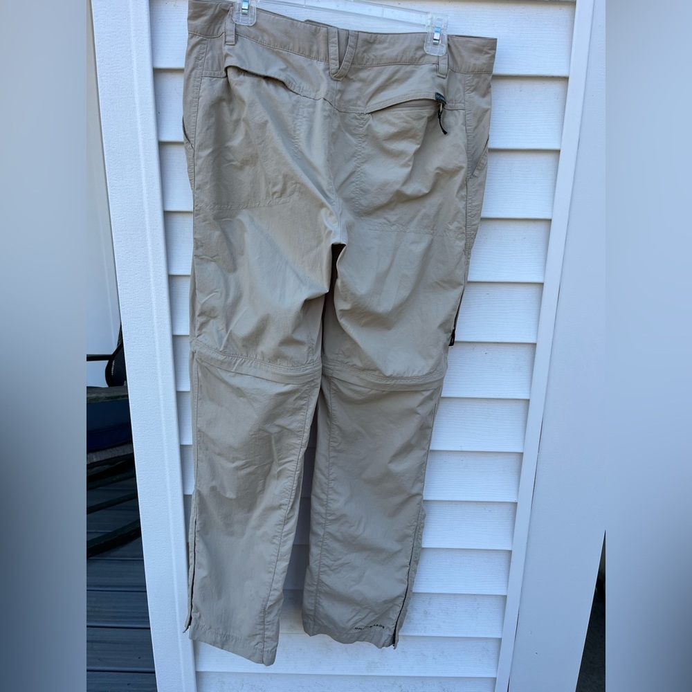 Columbia Women’s Tan convertible, Pants to shorts , Relaxed Fit. - Picture 4 of 11